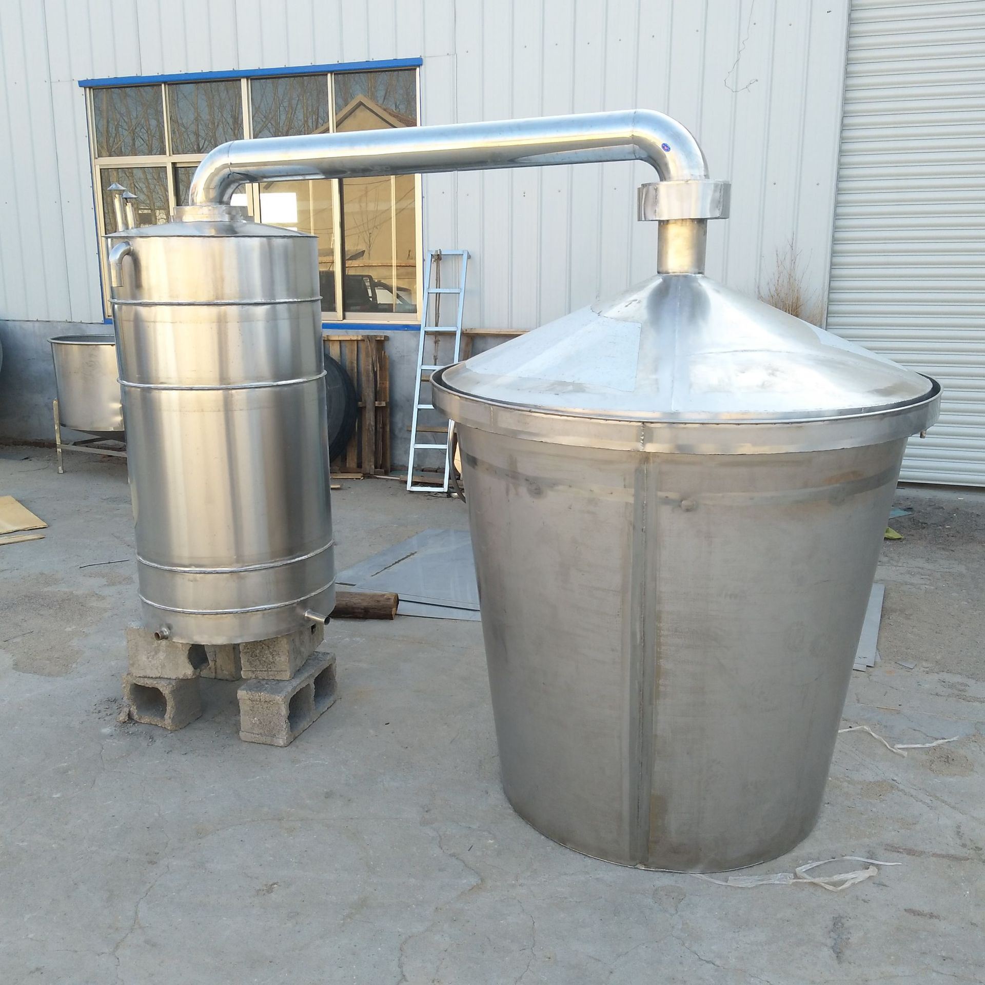 小型固态发酵白酒设备 传统工艺蒸馏设备 300斤家用玉米烤酒机