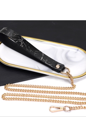 甜酷风真皮爱心锁扣项圈