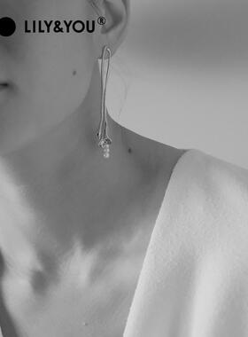 lily&you马蹄莲花朵不对称银耳钉