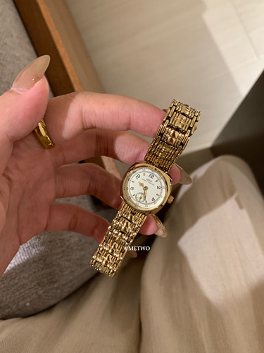 别致美手表女轻奢小众复古小金表手链表精致小巧钢带石英表小表盘 - 图3