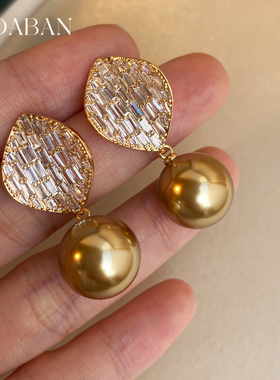 西大班闪耀宽叶子浓茶金珍珠耳环
