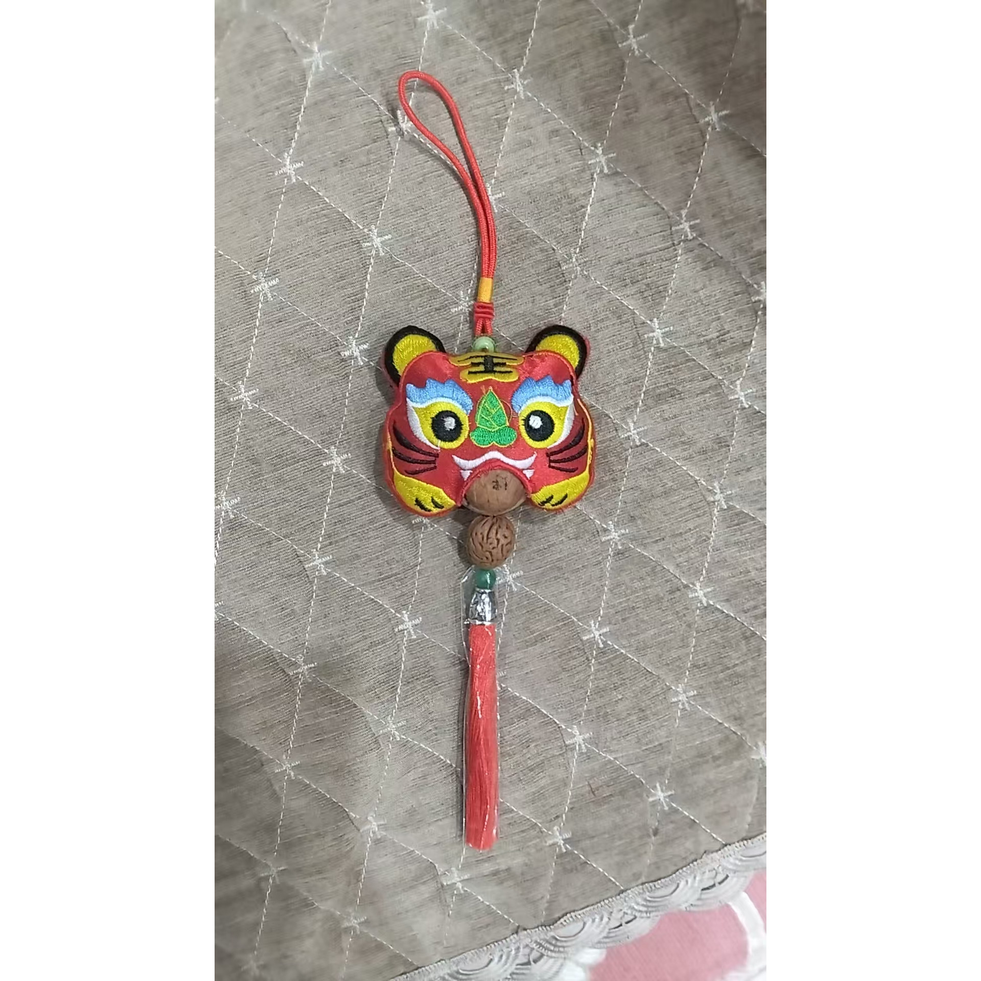 虎头香包挂件加山核桃保平安创意山西布老虎婴儿宝宝百天周岁礼品,淘宝优惠券,粉丝福利购,淘宝优惠卷