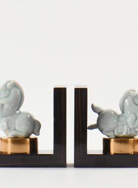 新中式现代书房书柜饰品书档玉瓷摆件工艺品卧室办公室装饰马书靠