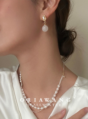ORIAWANG 简约复古雕塑感淡水珠温润水漾白玉耳环女