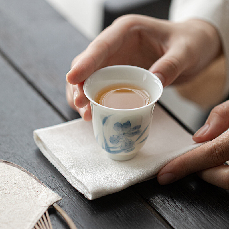 弥言青花白瓷手绘百合茶杯釉下彩主人杯手工薄胎闻香聚香品茗杯 - 图0