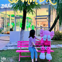 Monda Click Customize All-romy Red Long Chair Paise Red KAWS Cartoon Sculpture Photo Shooting Card Decoration Pendulum with large umbrella