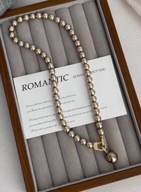 新加坡chomelkinsey咖色珍珠项链女秋冬毛衣链轻奢小众吊坠锁骨链