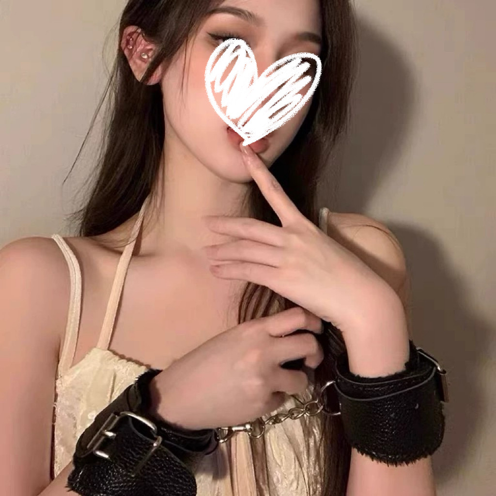 小道具皮革手铐道具加重手扣毛绒手拷粉色女情侣拍照剧本杀游戏