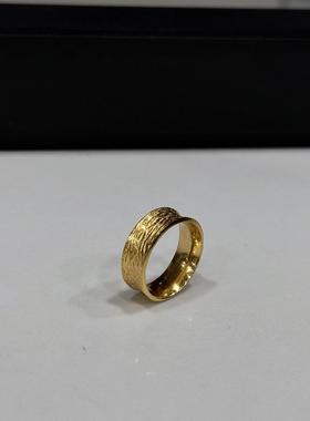 金色纹理感宽边素圈戒指复古简约轻奢个性百搭食指戒
