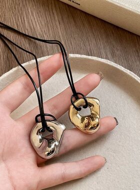 轻奢小众镂空金属皮绳毛衣链女