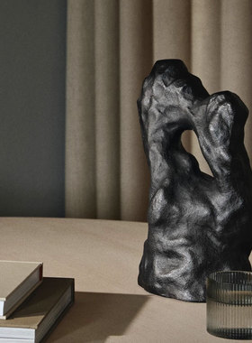 北欧雕塑创意抽象黑色装饰摆件办