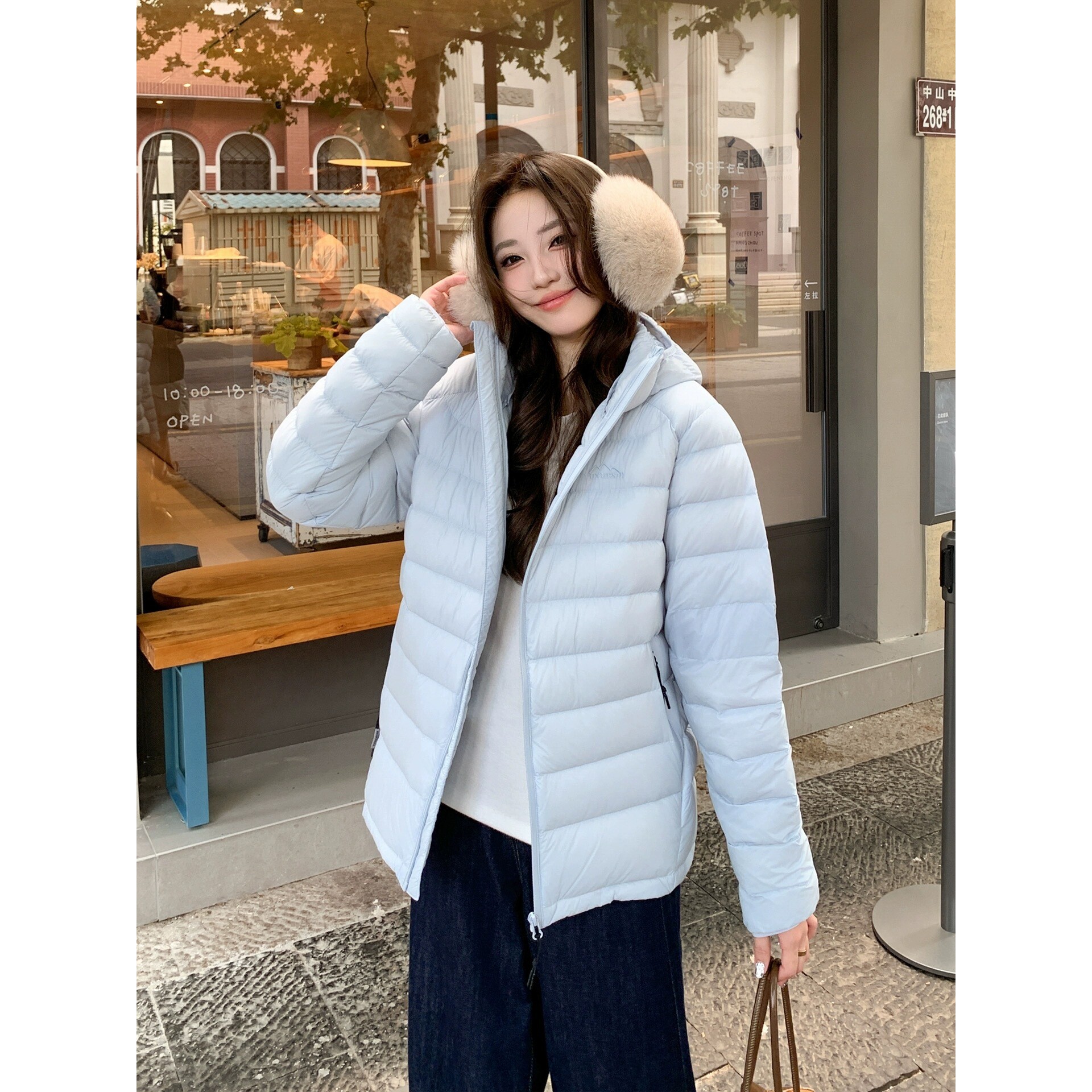 MM明摩女装短款羽绒服女款冬排骨轻薄连帽90白鸭绒外套官方旗舰店 - 图0