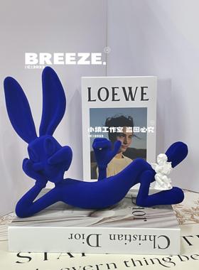 网红躺姿兔子摆件潮流卡通客厅酒柜电视柜玄关高级感家居装饰礼物