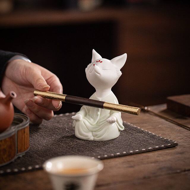 Creative and cute tea pet ornaments, fox pen holder, tea needle, tea clip holder, kung fu tea set, tea ceremony accessories, desktop tea toy