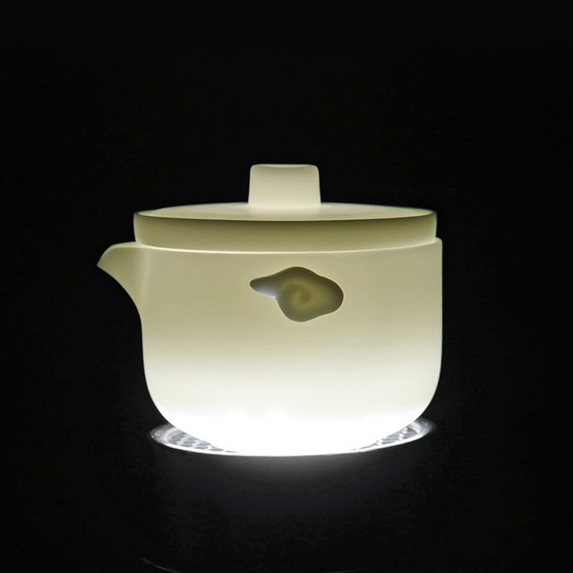 Suet-fat jade hand-grabbed pot for household high-end tea making special ceramic Kung Fu tea set tea water separation single pot 2025 new style