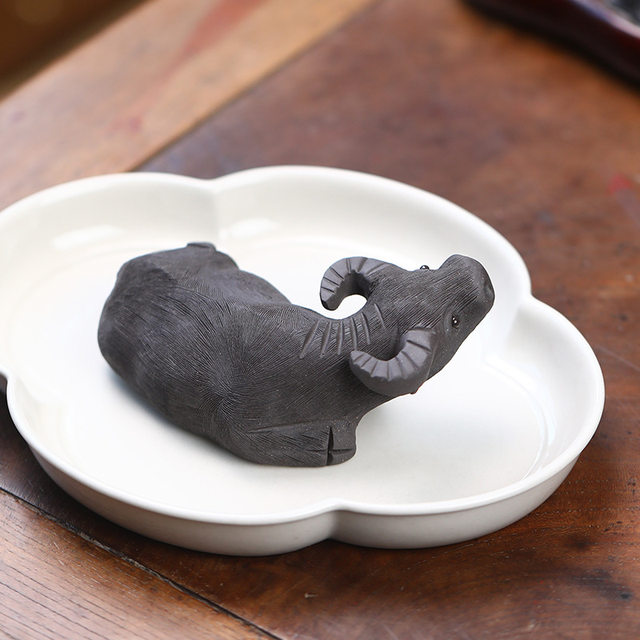 Purple sand hand-brushed buffalo zodiac cow tea pet small ornaments creative boutique can raise high-end high-end tea table tea play
