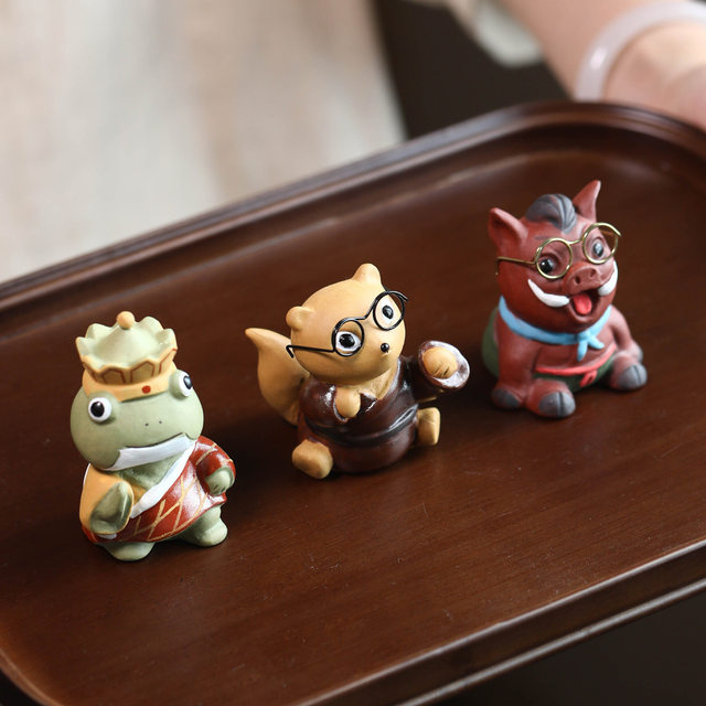 Purple sand tea pet frog small ornaments handmade pig creative Langlangshan little monster accessories tea table tea play can nourish and heal