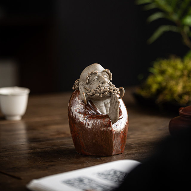 Zen Bodhidharma seated statue, handmade high-end ceramic tea pet small ornaments, fine cultivable purple sand decorations, tea ceremony tea table