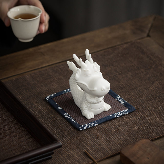 Little Shenlong Tea Pet Ceramic Ornament Boutique Can Be Raised Tea Room Desktop Creative Twelve Zodiac Year of the Dragon Decorative Mascot