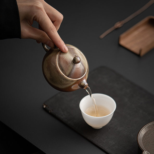 Antique wood-fired glazed teapot kiln-turned ceramic hand-held small single pot for tea household Kung Fu tea set for tea making and water separation