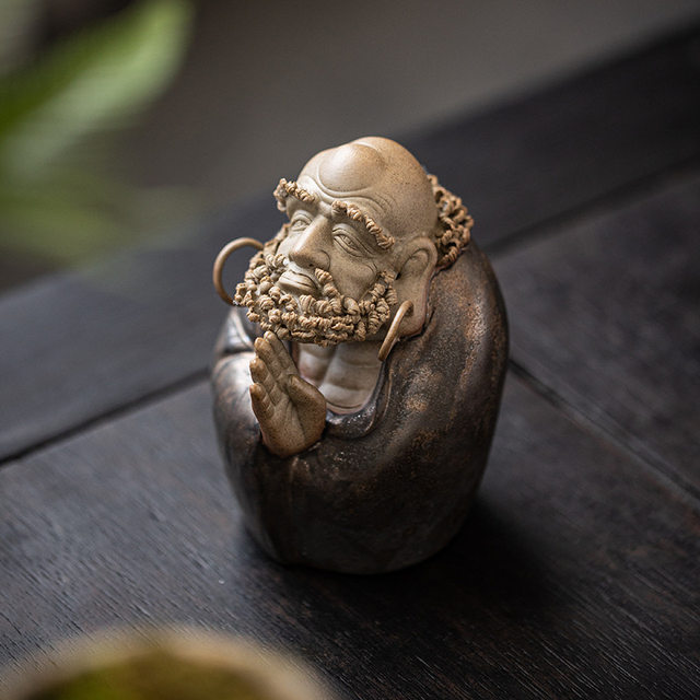Zen Bodhidharma seated statue, handmade high-end ceramic tea pet small ornaments, fine cultivable purple sand decorations, tea ceremony tea table
