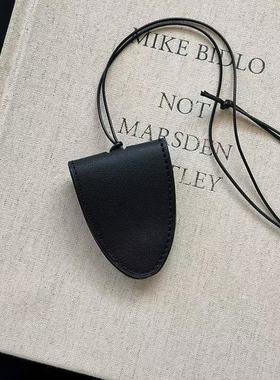 挂脖磁吸皮革墨镜夹项链