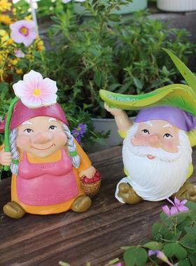 春夏季新款趣味遮雨情侣侏儒矮人套装摆件庭院森林植物主题矮人摆