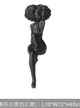 现代简约卡通梦娜办公室姐妹人物雕塑样板间酒店三玄关酒柜摆件