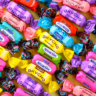 国产俄罗斯风味三色酸奶巧克力夹心果味零食