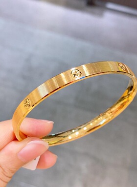 沙金饰品拉丝钻纹手镯女仿真黄金小众轻奢高级感镯子结婚三金配饰