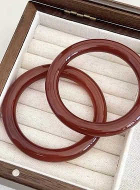 天然红玛瑙玉髓手镯圆条女本命年