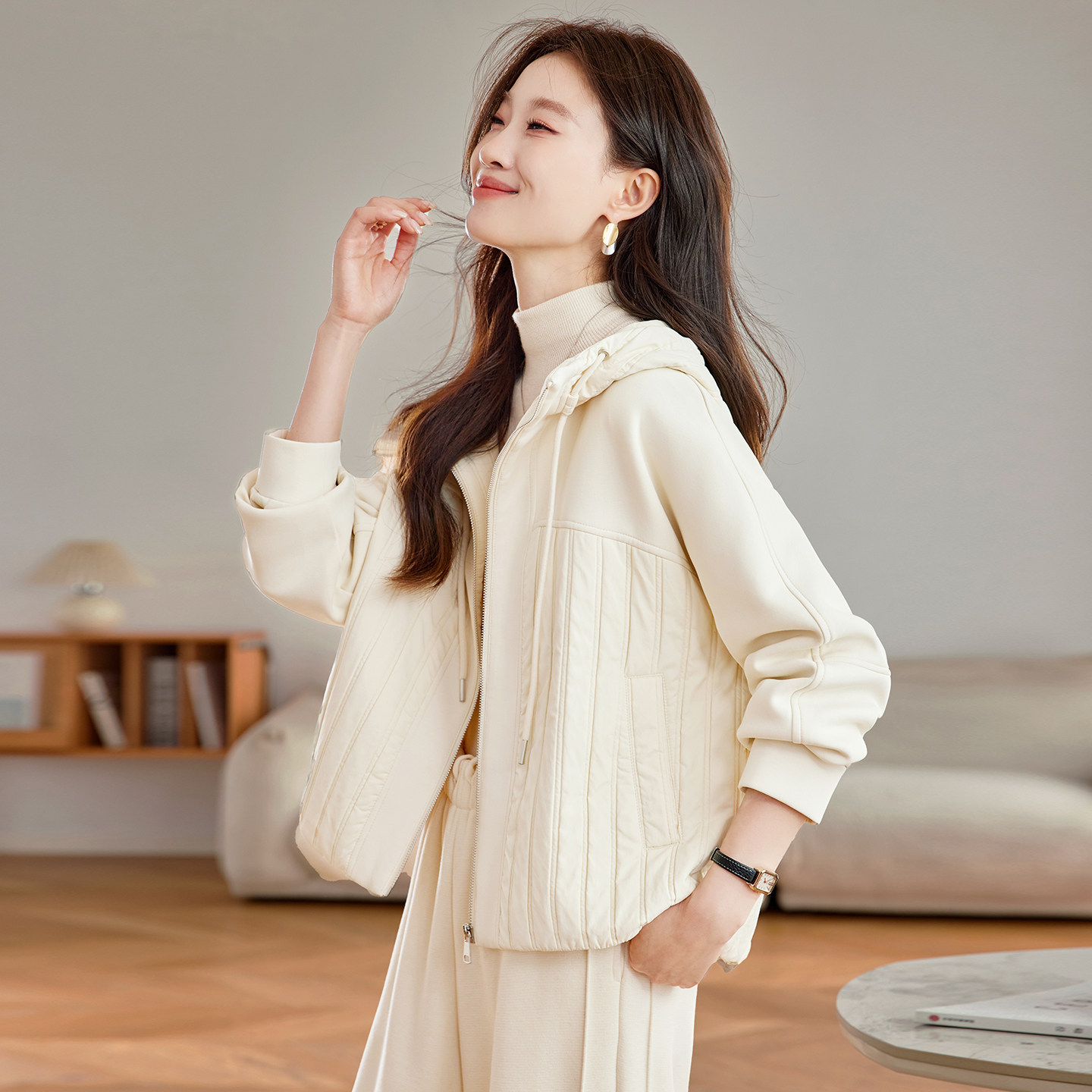 白色连帽卫衣女新款2025爆款时尚洋气女款秋季宽松慵懒风女士外套