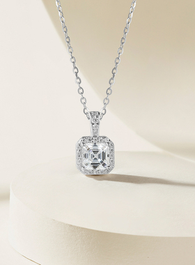 周六福雪晶方糖项链女S925链坠轻奢小众送女友新年礼物