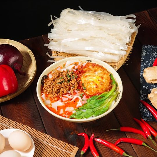 Фирменное блюдо Гуанси Луочэн, сухой нарезанный порошок, рисовая лапша Хэчи