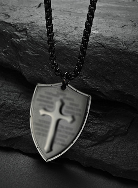 欧美十字盾牌钛钢男项链镀18K金小众个性吊坠 情节人生日礼物饰品
