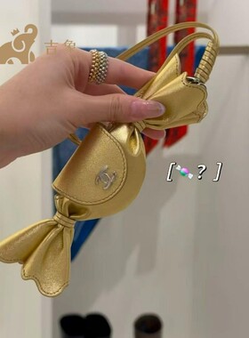 Chanel香奈儿金色羊皮双C挂件
