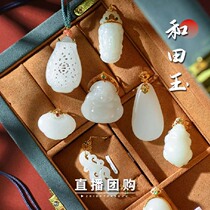 Nana has come to the Wenplay and Tian Yuen group to purchase a special photo