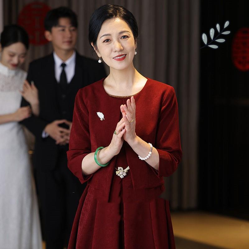 国庆节结婚妈妈礼服平时可穿嫁女儿新娘妈妈婚宴礼服年轻洋气秋季