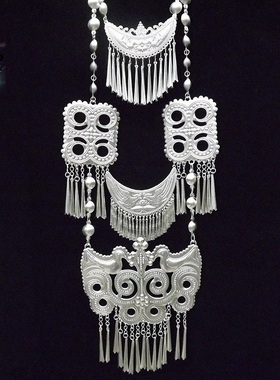 云南民族风彝族风仿银长项链女旅游节日演出摄影配饰品胸牌毛衣链