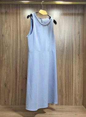 样板房女士衣帽间衣柜连衣裙黑白裙子展厅展柜陈列软装服饰摆件