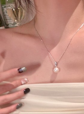 单颗灰色珍珠项链女秋冬新款毛衣链轻奢小众高级感锁骨链简约颈链