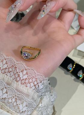 蓝羽925银镀金美人泪滴戒指