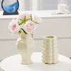 Light luxury ornaments, simple modern ceramic vase, cream feng shui water cultivation, flowers, dining table, living room, flower arrangement decoration