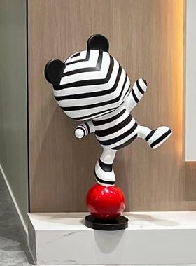 轻奢简约网红熊摆件卡通气球杂技熊客厅电视柜玄关雕塑装饰物礼物