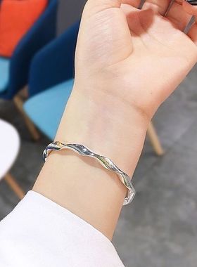 莫比乌斯扭纹手镯女纽线波浪亮面素圈新款高级感手镯