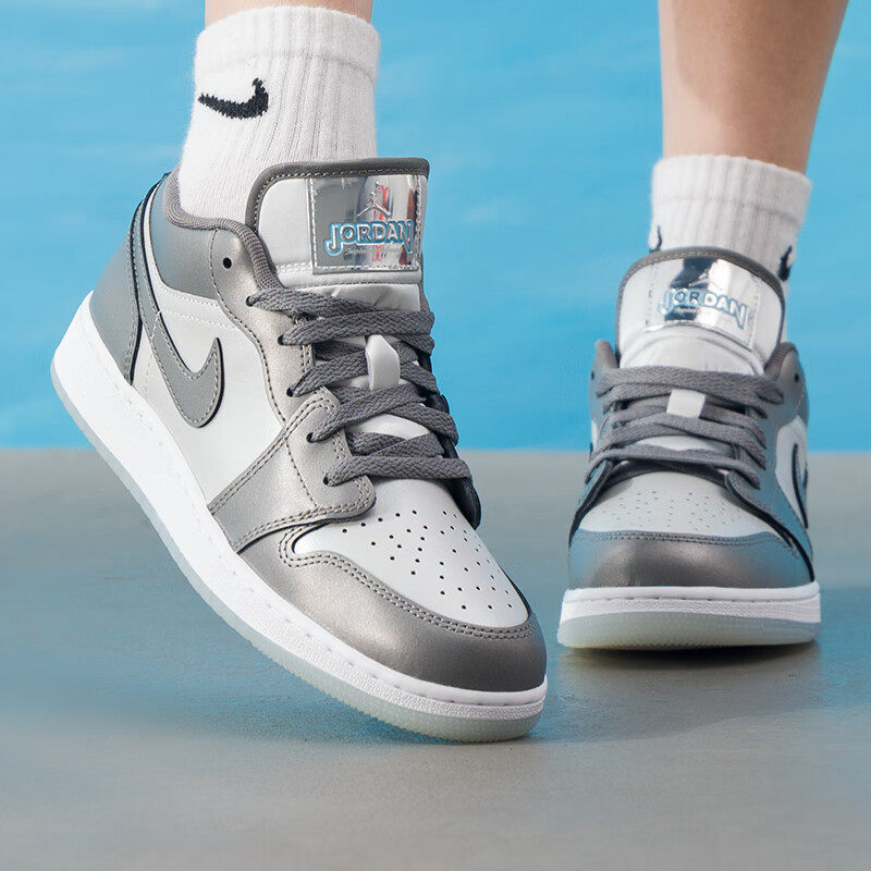 Nike耐克童鞋2025冬季新款AIR JORDAN 1 LOW SE (GS)篮球鞋HV4398,淘宝优惠券,粉丝福利购,淘宝优惠卷