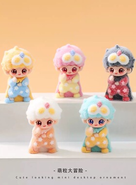 咸蛋超人点点植绒萌粒摆件卡通可爱桌面装饰潮玩公仔创意礼品批发