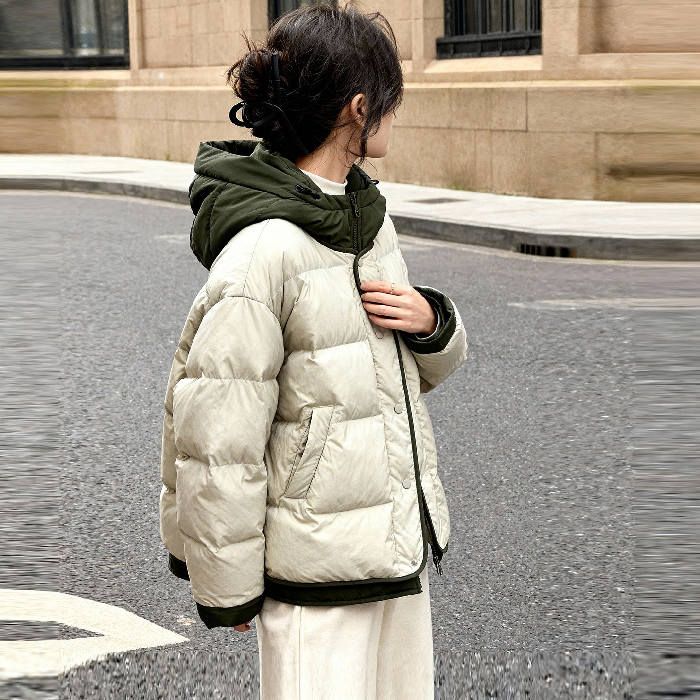 Basic House/百家好连帽撞色鸭绒羽绒服女款冬季保暖百搭短款外套 - 图0