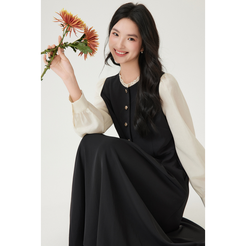 Basic House/百家好赫本风蕾丝领口拼接泡泡袖2025秋冬优雅连衣裙 - 图0