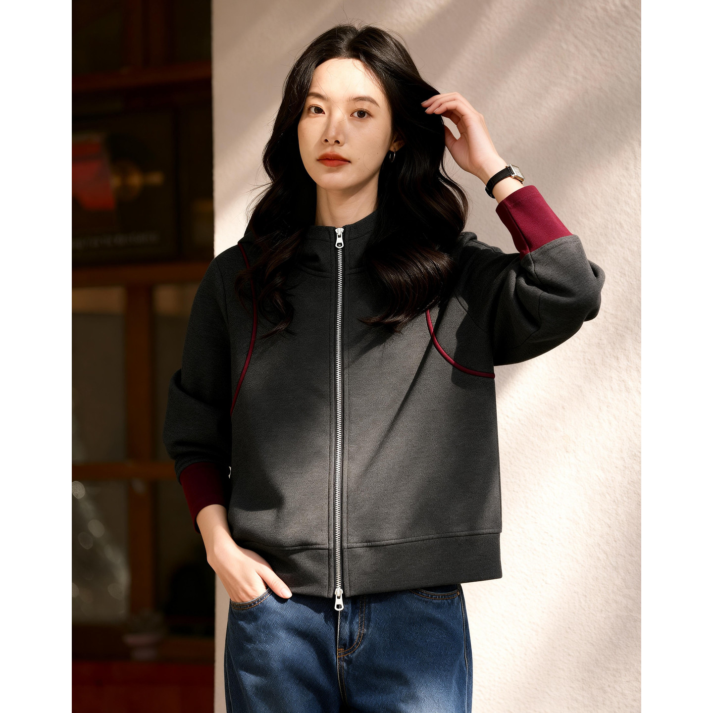 Basic House/百家好连帽撞色拉链设计短款卫衣女秋冬保暖百搭外套,淘宝优惠券,粉丝福利购,淘宝优惠卷